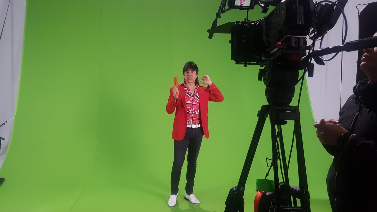 El Vitor preocupado por su imagen, no se despegó de su peine para lucir sensacional.