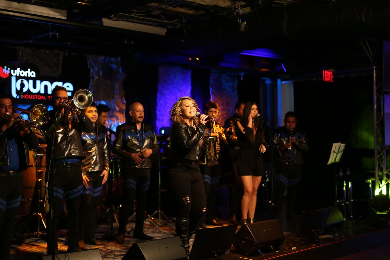 En un foro en el que se escuchó la música que estará sonando en el 2017, Chiquis Rivera y otros artistas del género regional mexicano se presentaron frente a programadores y especialistas musicales de Univision.