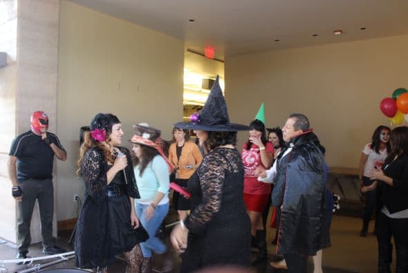 ¡Así es como Univisión Arizona celebra el Halloween!  Dulces, calaveras, disfraces y mucha diversión. 