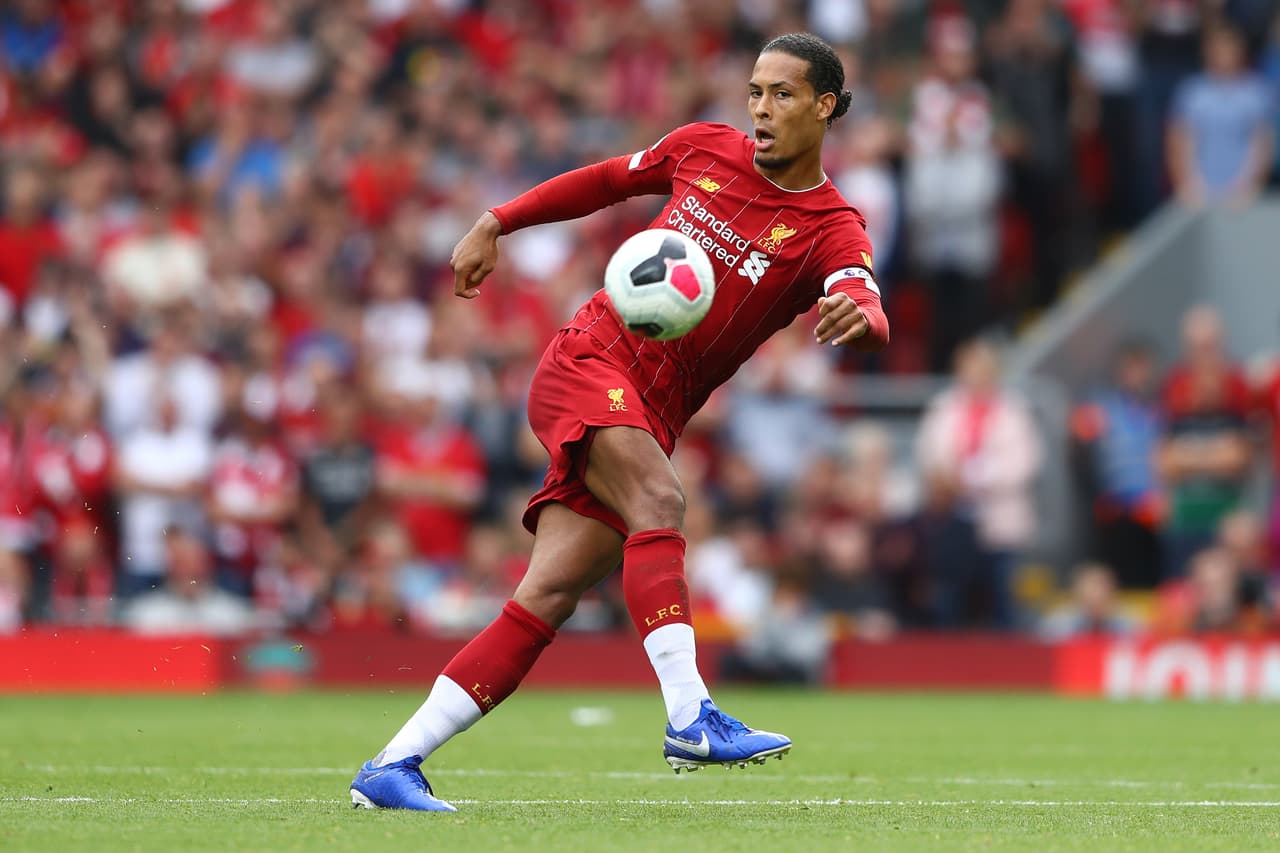 Virgil van Dijk. Liverpool. La seguridad es primero, el defensor es el líder nato del conjunto de Anfield.