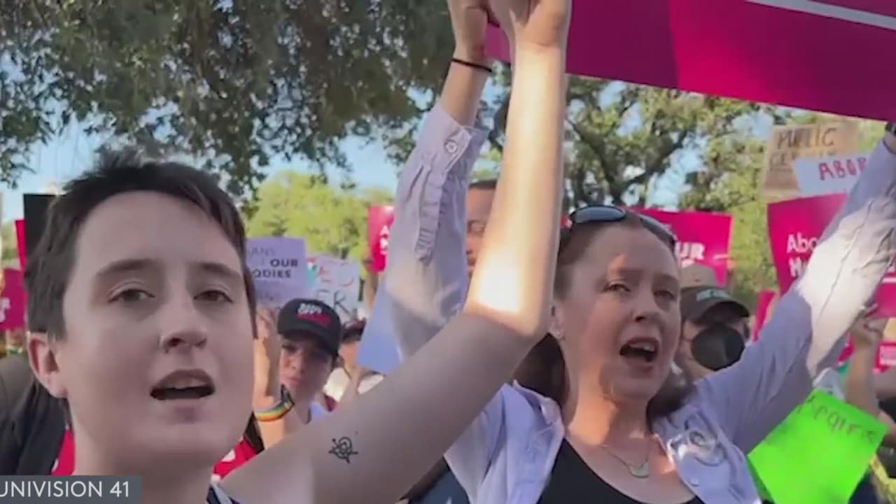 Cientos marchan en defensa del derecho al aborto en San Antonio