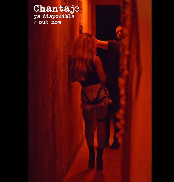 'Chantaje', cuyo video rompió récord en llegar a los 100 millones de views, es una colaboración cargada de sonidos urbanos y reguetón.