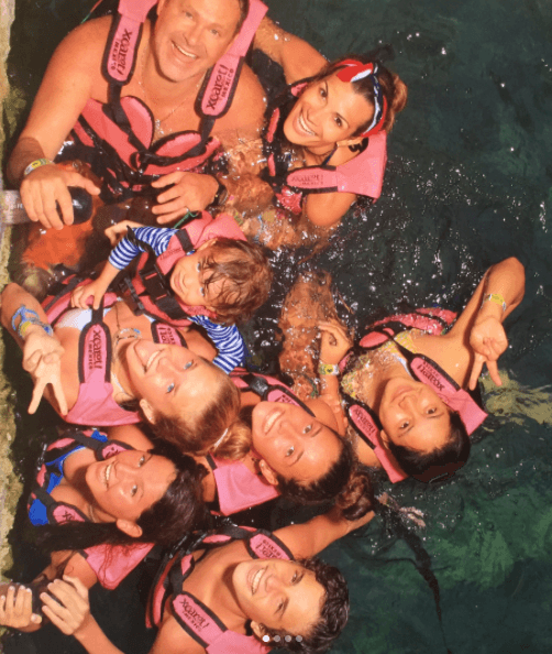 Alan compartió fotos muy divertidas y confesó que se llevó también a la nanny, que ya es parte de su bella familia.