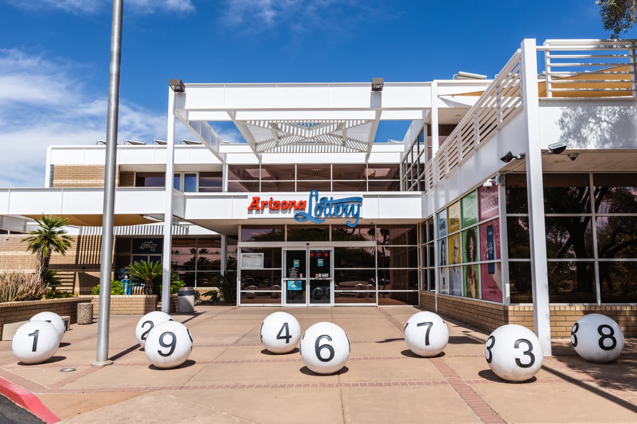 Funcionarios de la lotería de Arizona buscan al ganador del premio de $50,000 del sorteo de Powerball del 2/02/22.