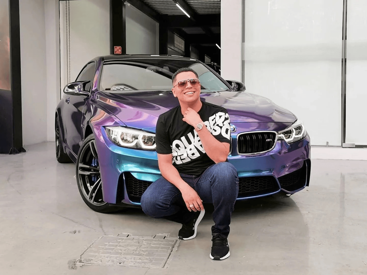 Uno de los negocios favoritos del líder de Grupo Firme son los autos.