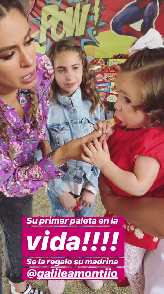 Galilea Montijo fue una de ellas, quien le dio su primera paleta de caramelo a su ahijada María.
