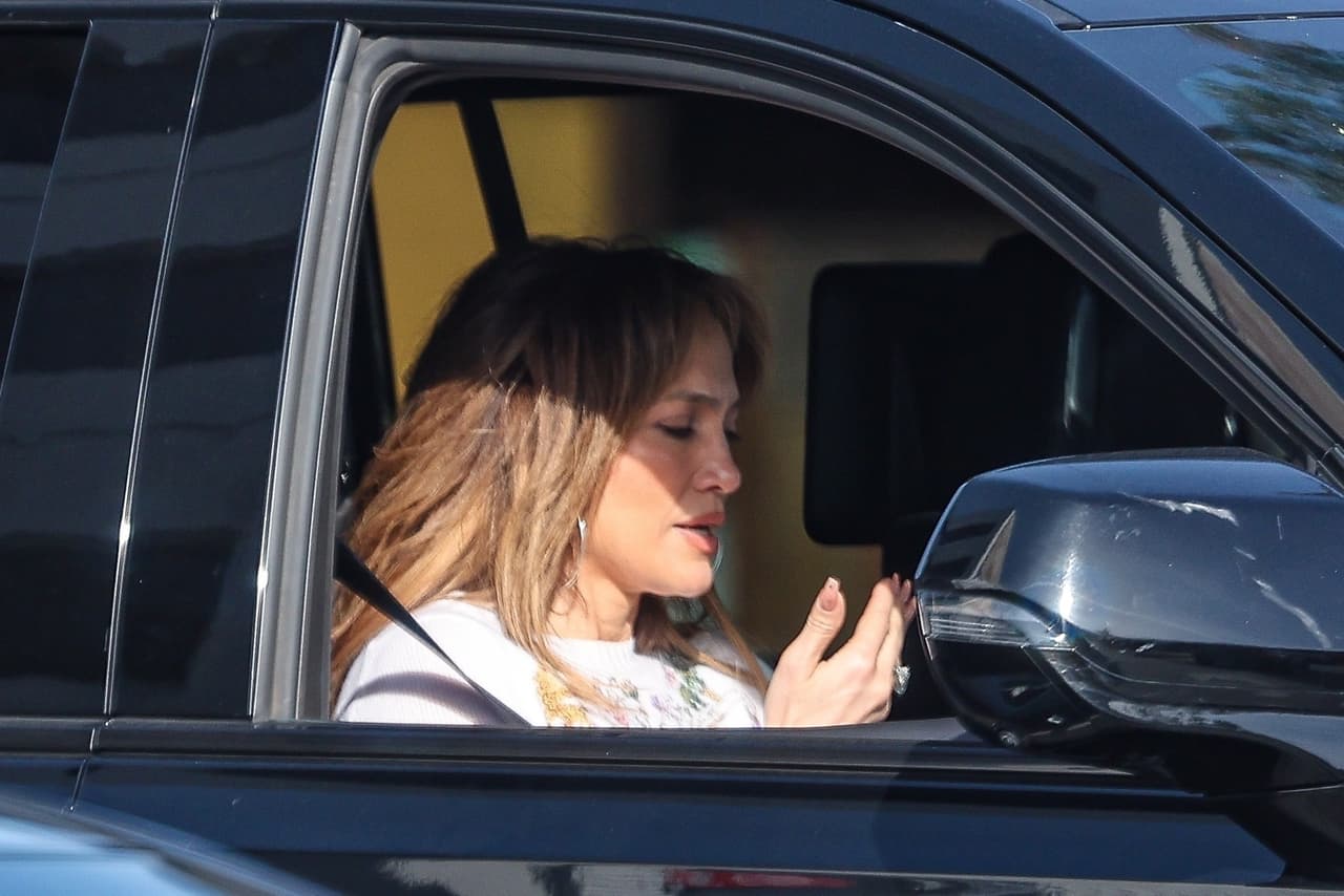 ¿JLo estaba usando la sortija que le regaló Ben Affleck?