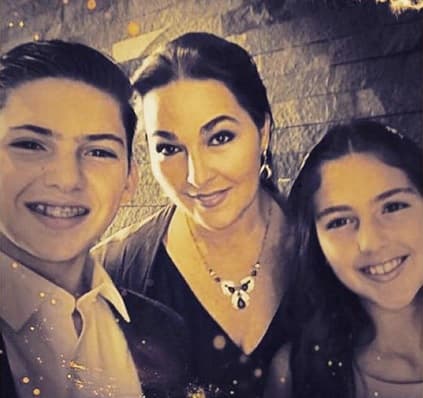 Tras sus dificultades maritales con quien es el padre de sus hijos, Patricio y Luciana,
<b><a href="https://www.univision.com/famosos/junto-a-anahi-marichelo-recuerda-como-salio-del-circulo-vicioso-de-ser-una-comedora-compulsiva-fotos">Cauduro encontró en la comida una aliada</a></b> para sobrellevar su tristeza.