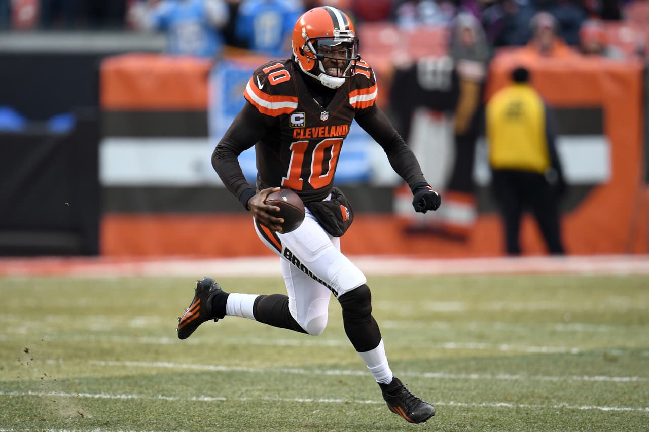 Fue el QB titular en el último triunfo de los Cleveland Browns.