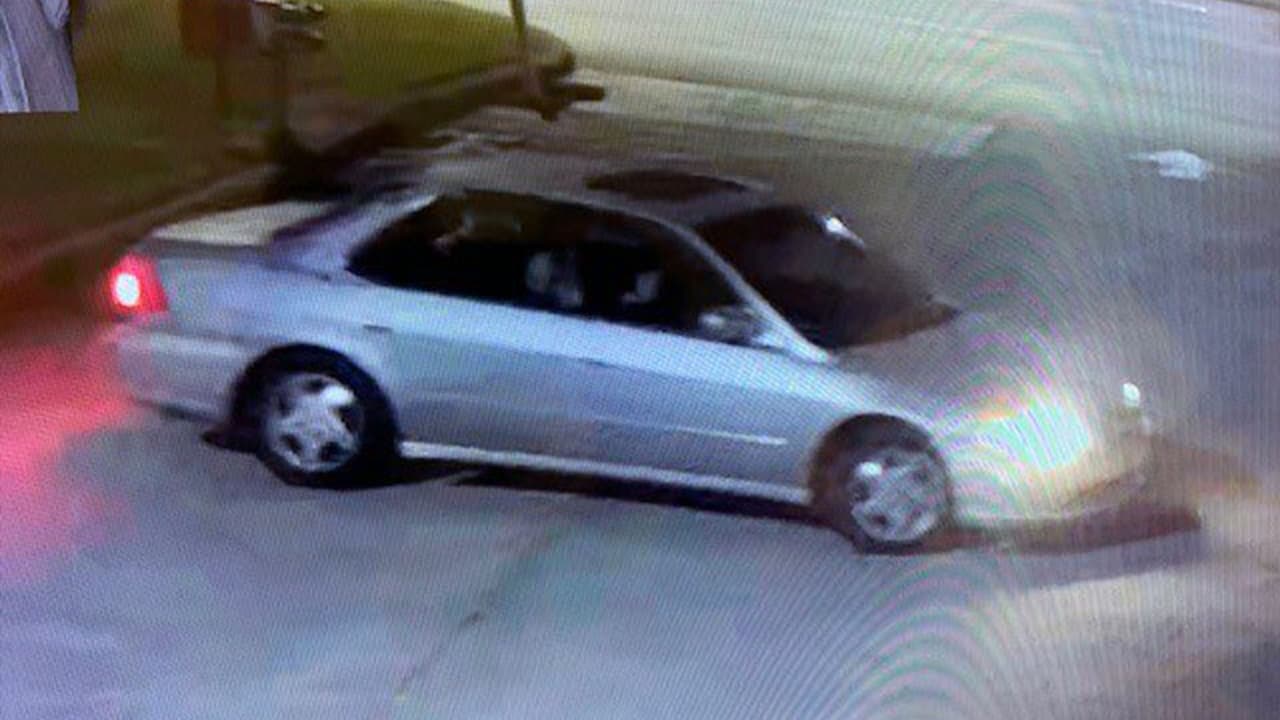 Este miércoles, la policía publicó esta foto con el auto del que presumen conducía los cuatro sospechosos de matar a la pequeña. Se trata de un Honda Accord, año 1999, color gris.