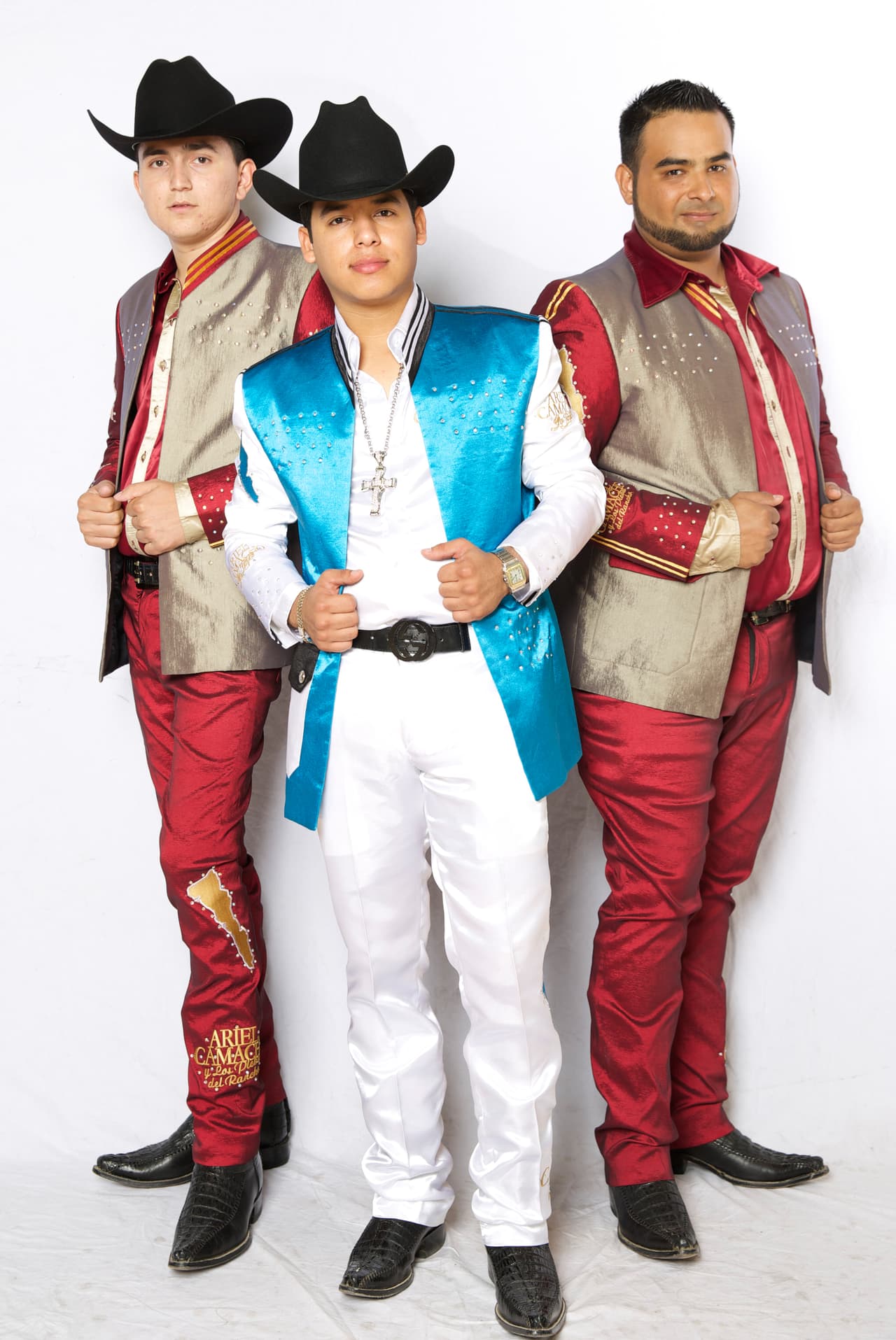 Pero su recuerdo sigue bien vivo con sus canciones y ahora más que nunca en Premios Juventud al ser uno de los más nominados.