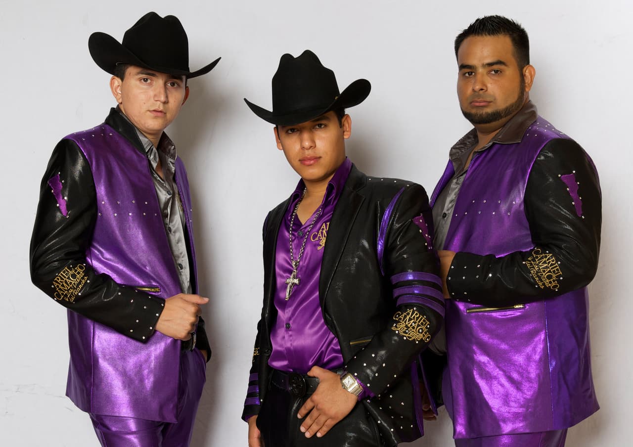 Quedaron nominados como Mi Artista Regional Mexicano, Mi Ringtone, Canción Corta-venas, Voz del Momento, Lo Toco Todo y una doble mención por La Más Pegajosa.