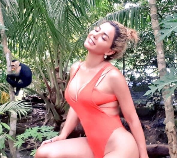 “Físicamente me siento muy bien para volver a trabajar, ahorita tengo varias presentaciones como cantante en puerta, así como una telenovela con 
<b><a href="http://www.univision.com/novelas/vino-el-amor/jose-alberto-castro-y-sofia-castro-unieron-su-talento-en-vino-el-amor-fotos">José Alberto Castro</a></b> y quiero hacer una serie. En este tipo de situaciones solo suceden dos cosas, o te vas al fondo o te levantas para renacer", afirmó la actriz.