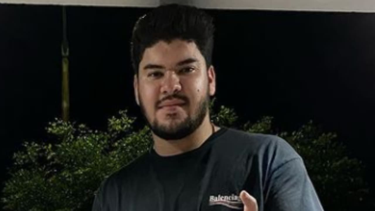 Asesinan a tiros al cantante de corridos Alex Quintero en pleno escenario