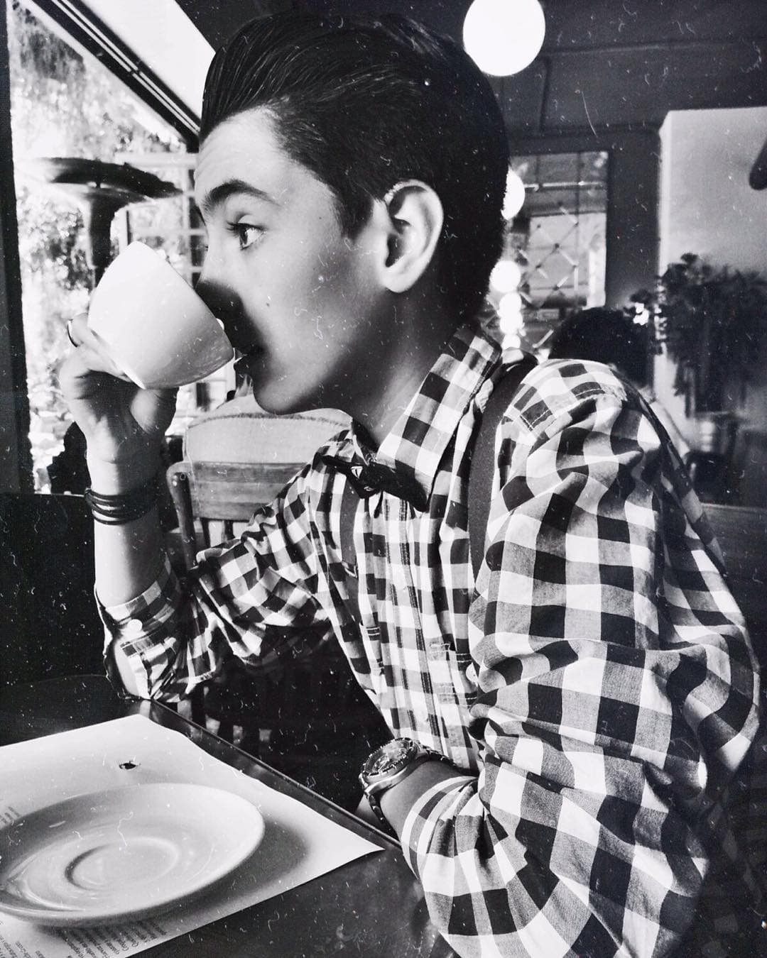 Además es cantautor, en su cuenta de Instagram ha publicado algunos videos donde demuestra su talento vocal.