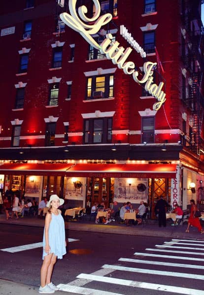 Se aventuraron a conocer el barrio italiano, y por supuesto Paulina se tomó una foto.