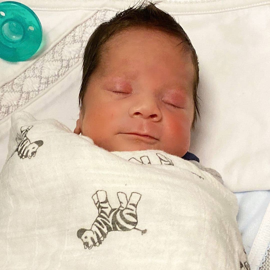 Diego es el bebé de la casa, aunque apenas tiene un mes, todos en el estudio suspiran por él.