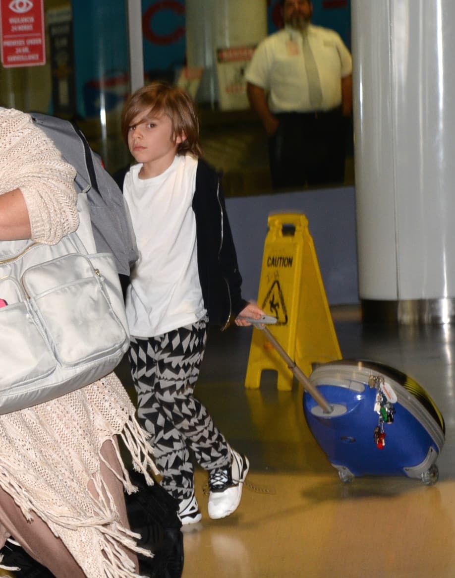 El cantante no viajó con sus gemelos.