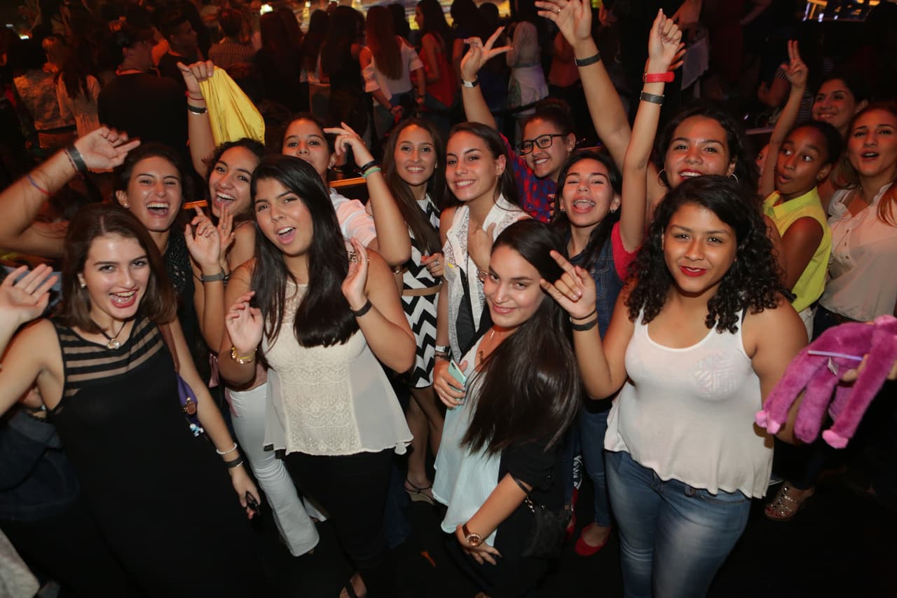 Te llevamos en exclusiva detrás del primer show de La Banda LIVE. We take you behind the scenes.