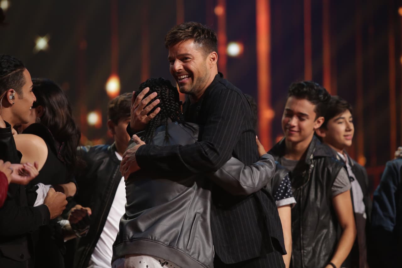 Te llevamos en exclusiva detrás del primer show de La Banda LIVE. We take you behind the scenes.