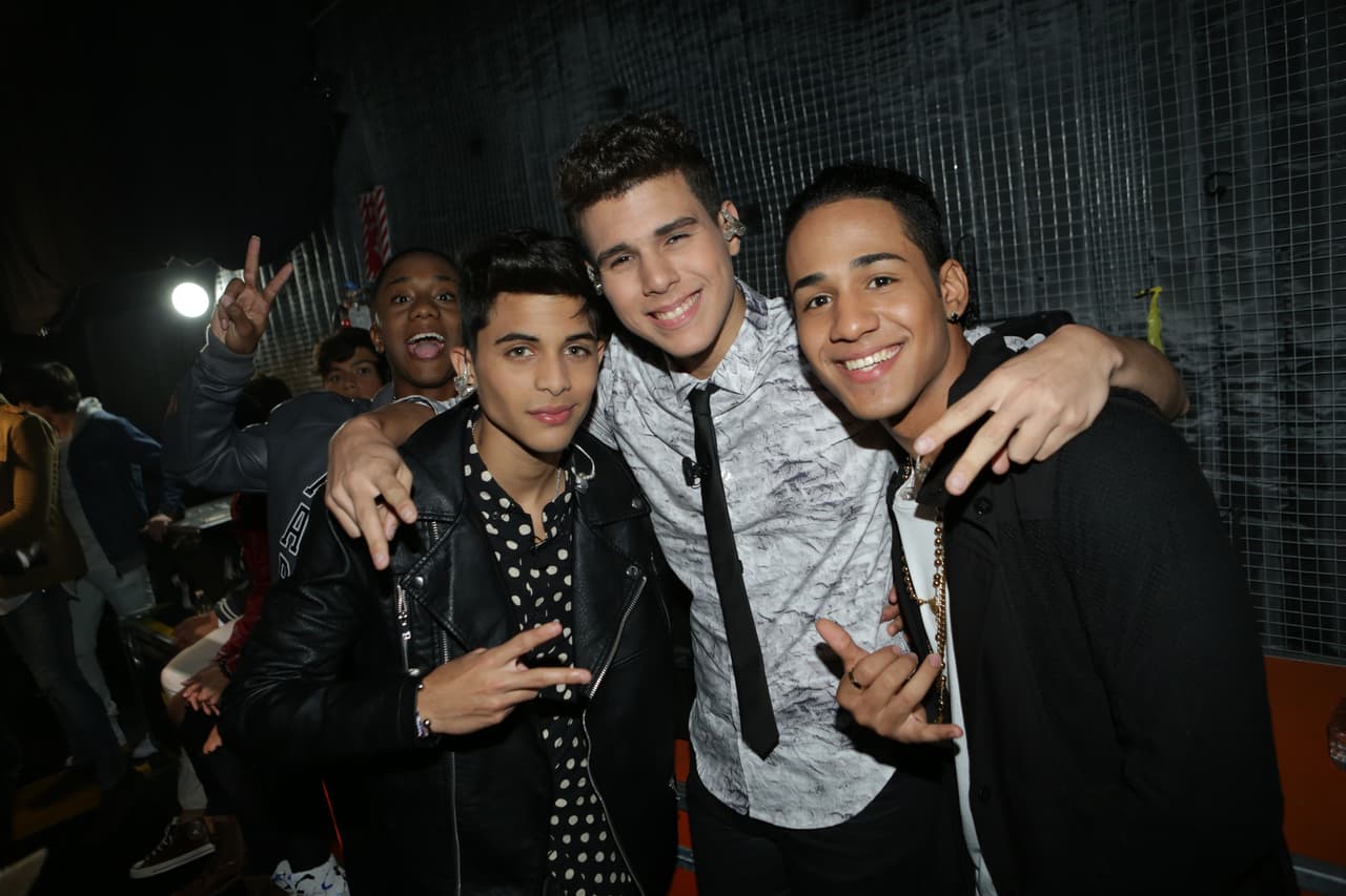 Te llevamos en exclusiva detrás del primer show de La Banda LIVE. We take you behind the scenes.