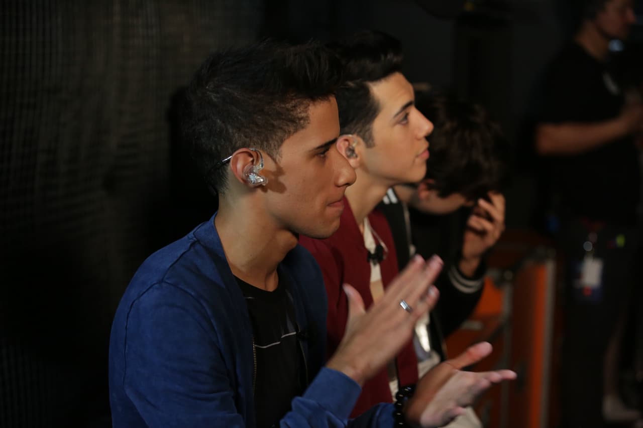 Te llevamos en exclusiva detrás del primer show de La Banda LIVE. We take you behind the scenes.