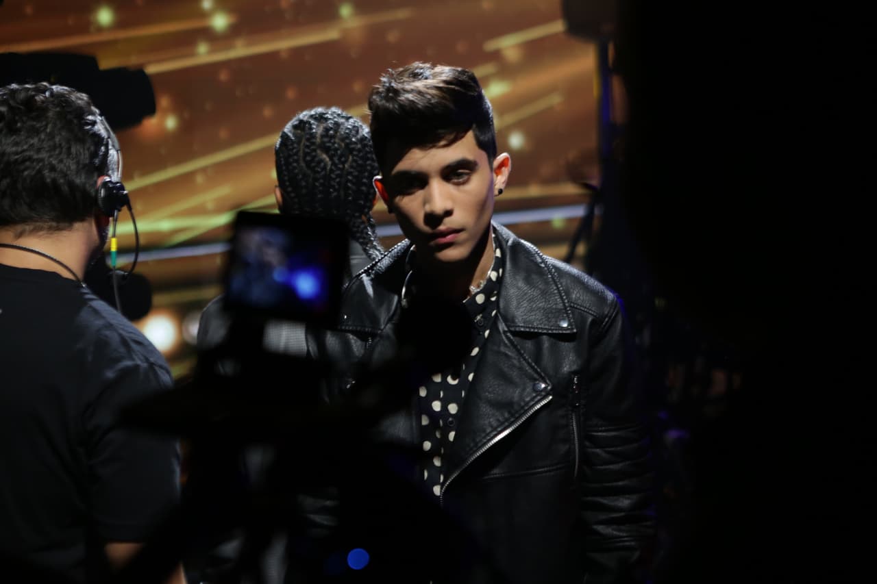 Te llevamos en exclusiva detrás del primer show de La Banda LIVE. We take you behind the scenes.