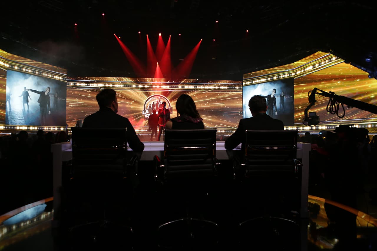 Te llevamos en exclusiva detrás del primer show de La Banda LIVE. We take you behind the scenes.