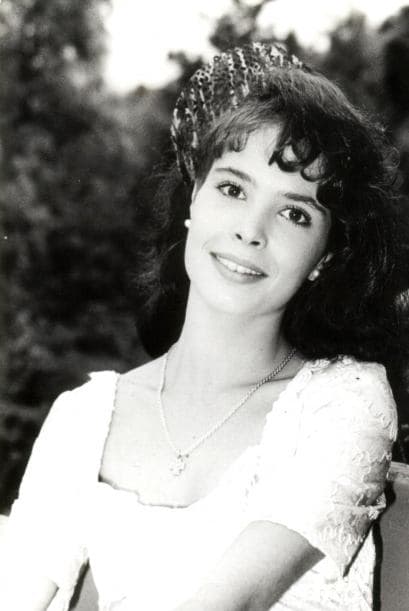 <b><a href="http://www.univision.com/programas/novelas/asi-ha-crecido-jose-el-hijo-menor-de-mariana-levy">Mariana Levy</a></b> fue otra de las actrices que tuvo un trágico final, a la edad de 38 años murió de un paro cardiaco tras ser asaltada.