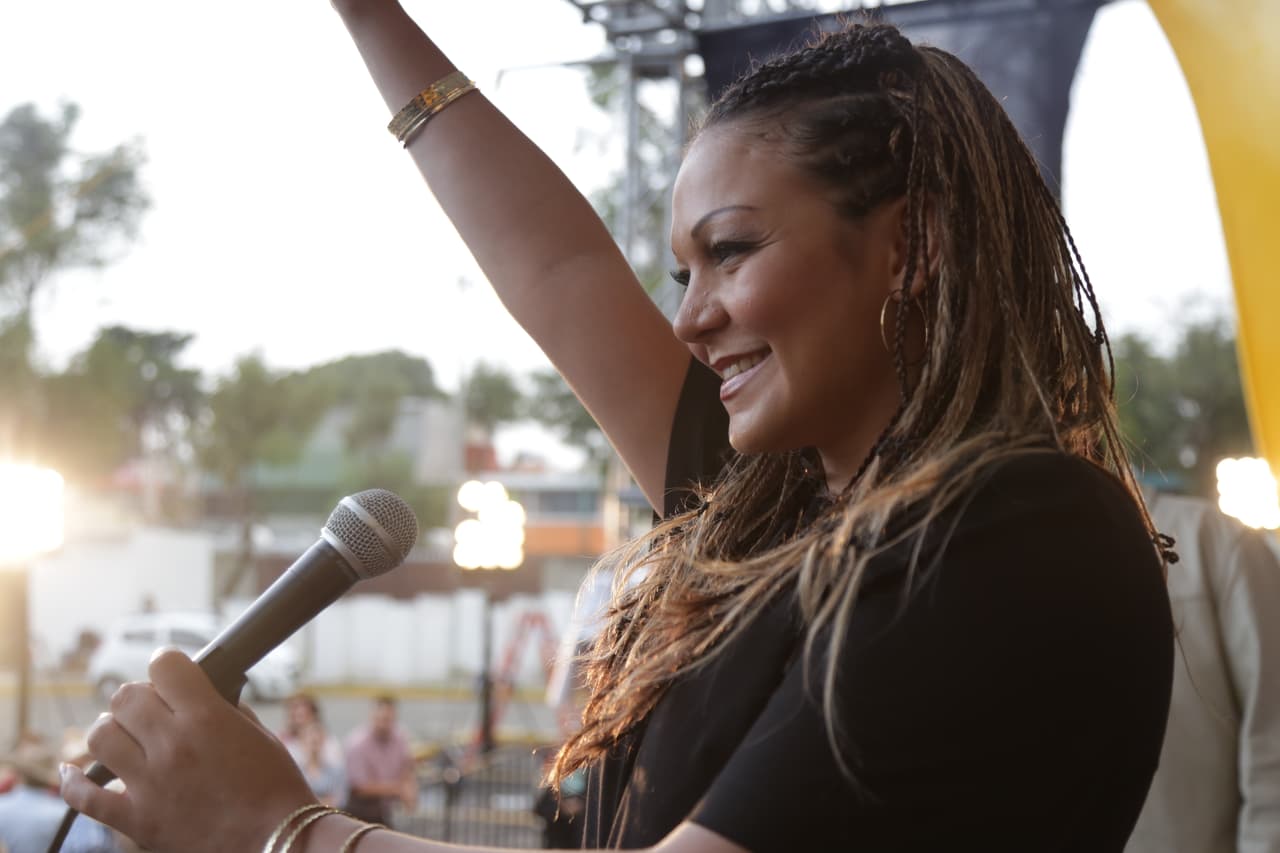 La casa 
<b>productora BTF Media</b> plasmó la adaptación del libro que escribieron
<b> Pete Salgado</b>,
<b> </b>empresario de la industria musical, y 
<b>Gabriel Vázquez</b>, exmanejador de la cantante durante más de una década.