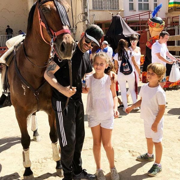 Jomari se encuentra en La Rioja, una zona de España que es famosa por producir vinos.