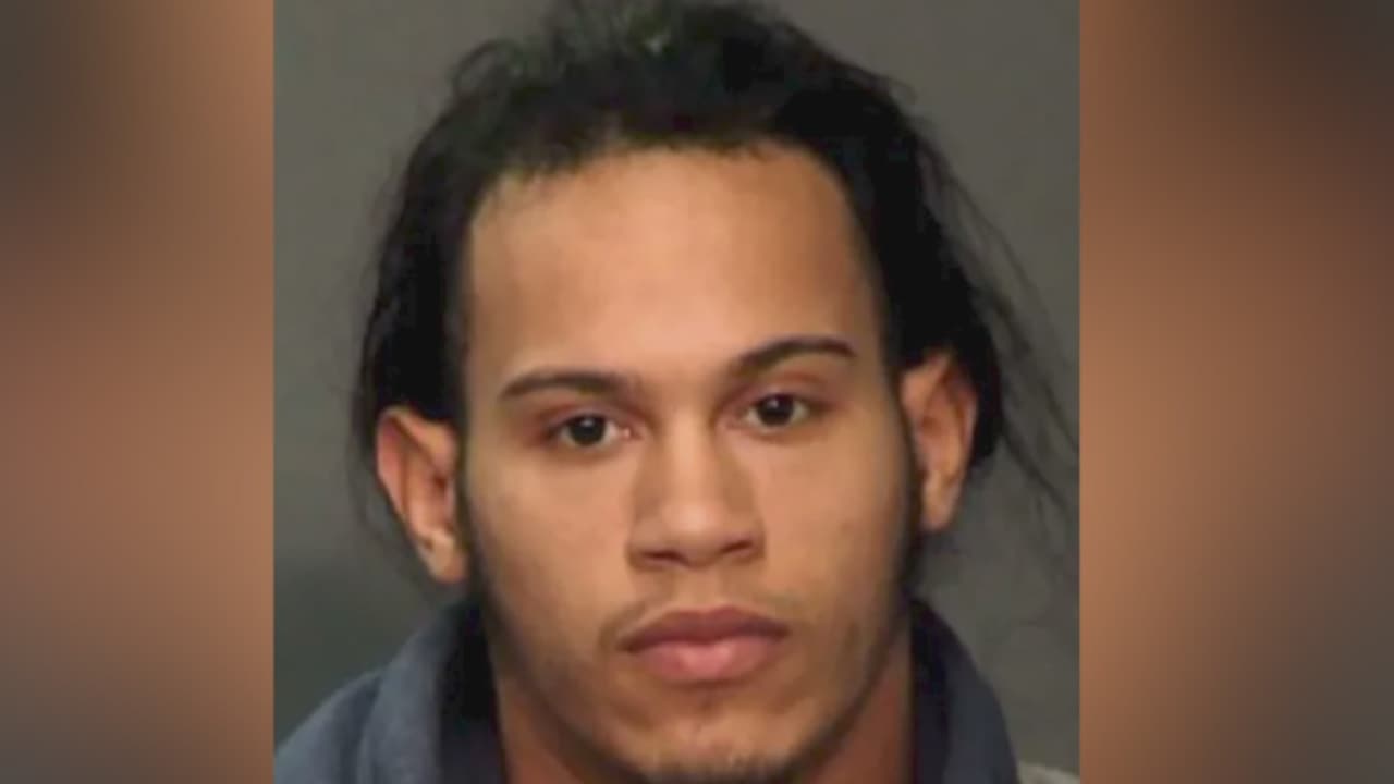 Identifican al sospechoso de empujar a una mujer y a su bebé de 8 meses desde un piso 15 en El Bronx