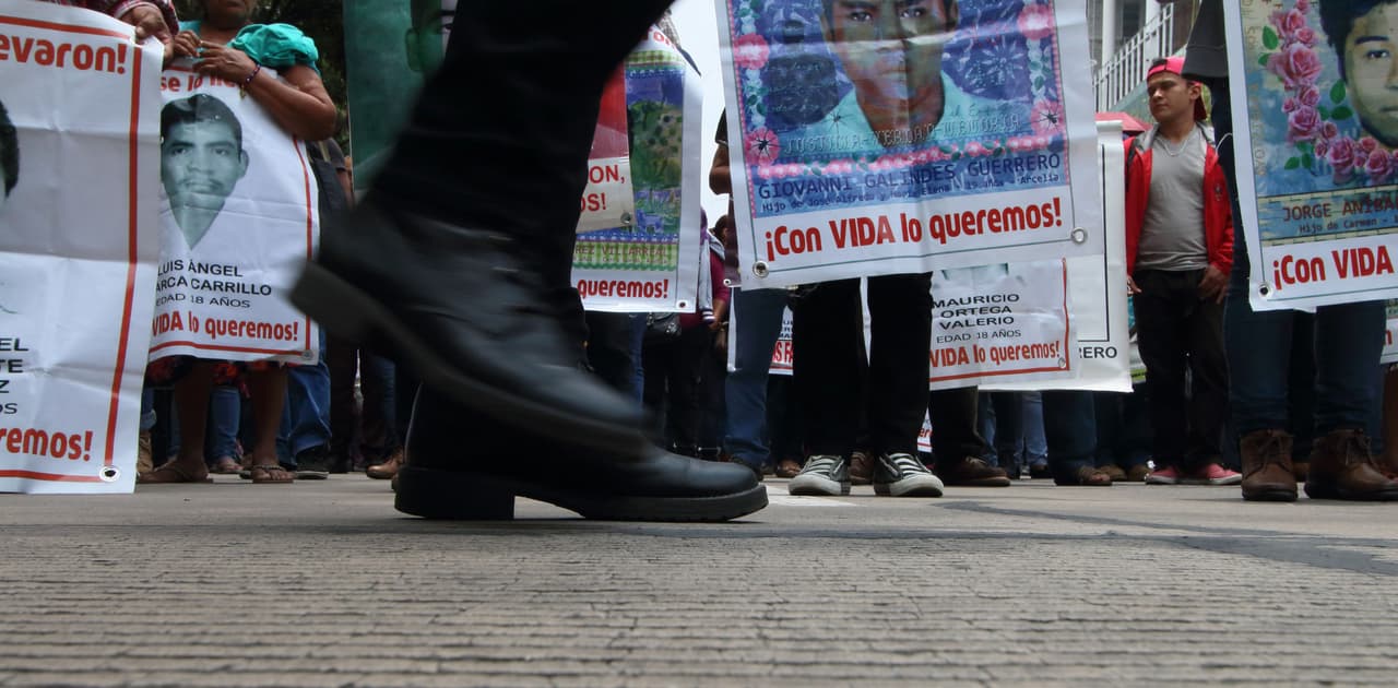 Padres de los 43 desaparecidos de Ayotzinapa son víctima de amenazas e intimidaciones