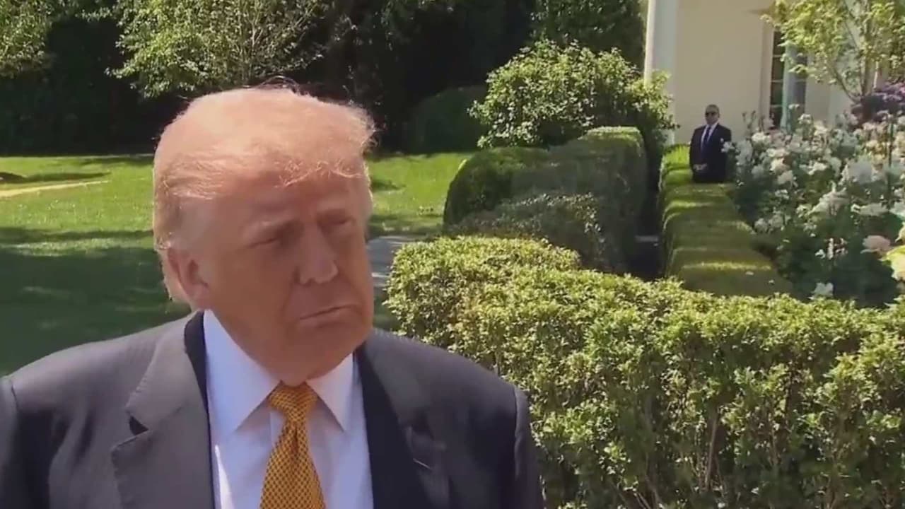 Trump asegura que Irán no desarrollará armas nucleares antes de partir a su cumbre en China