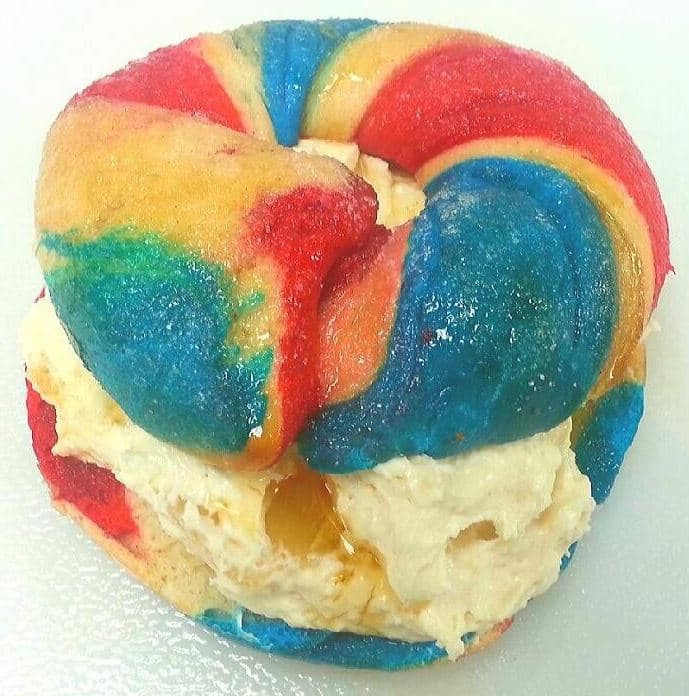 The Bagel Store está vendiendo unos bagels que parecen sacados de un mundo de fantasía.