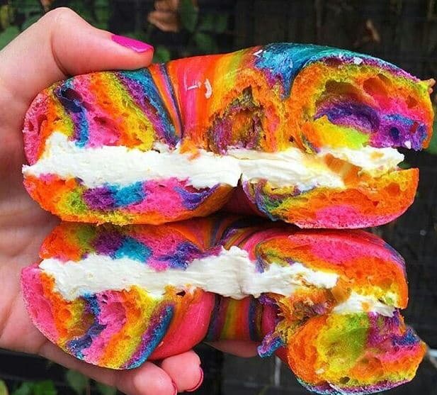 The Bagel Store está vendiendo unos bagels que parecen sacados de un mundo de fantasía.
