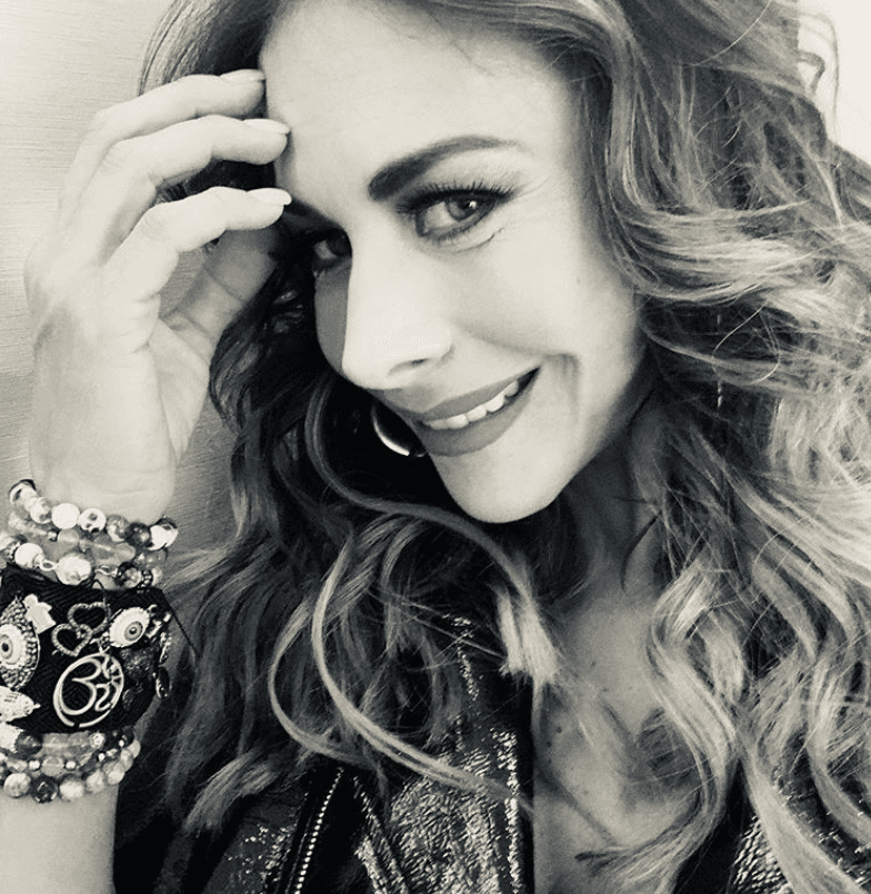 La actriz fue cuestionada sobre si sabe a qué se deben los 
<b><a href="https://www.univision.com/shows/despierta-america/compartiendo-entre-amigas/consejos-y-tecnicas-para-controlar-los-ataques-de-ansiedad-fotos" target="_blank">ataques de ansiedad </a></b>que padece.