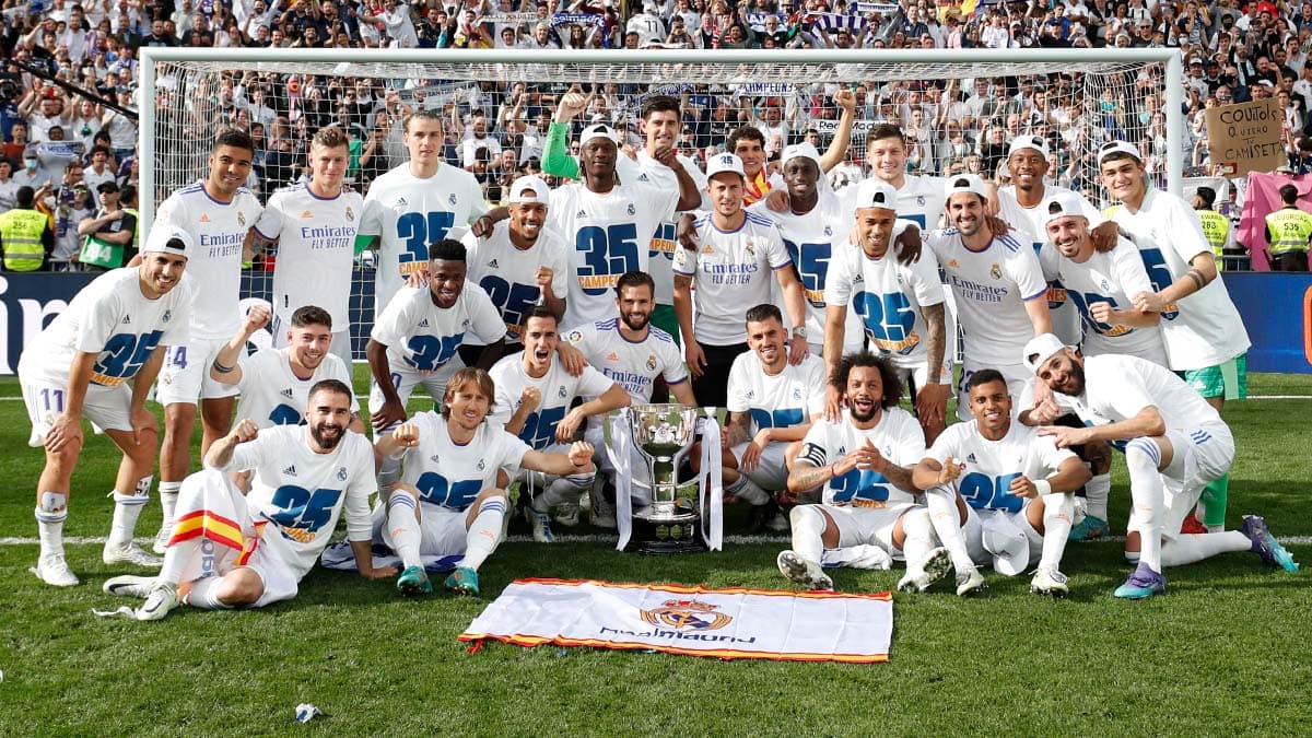 ¡Campeón de España! Real Madrid celebra el título 35 de Liga de su historia.