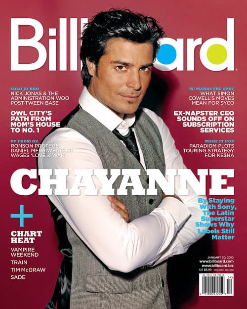 2010. Chayanne tambipén conquistó a sus fans con esta portada que es de las mejores.