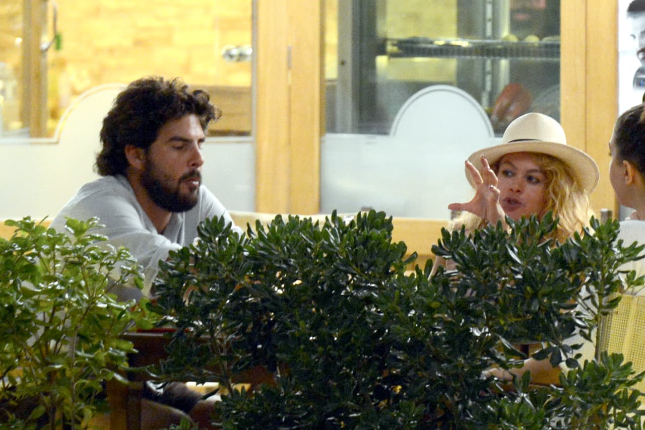 Paulina y Gerardo descansaron y aprovecharon para cenar luego de la caminata.