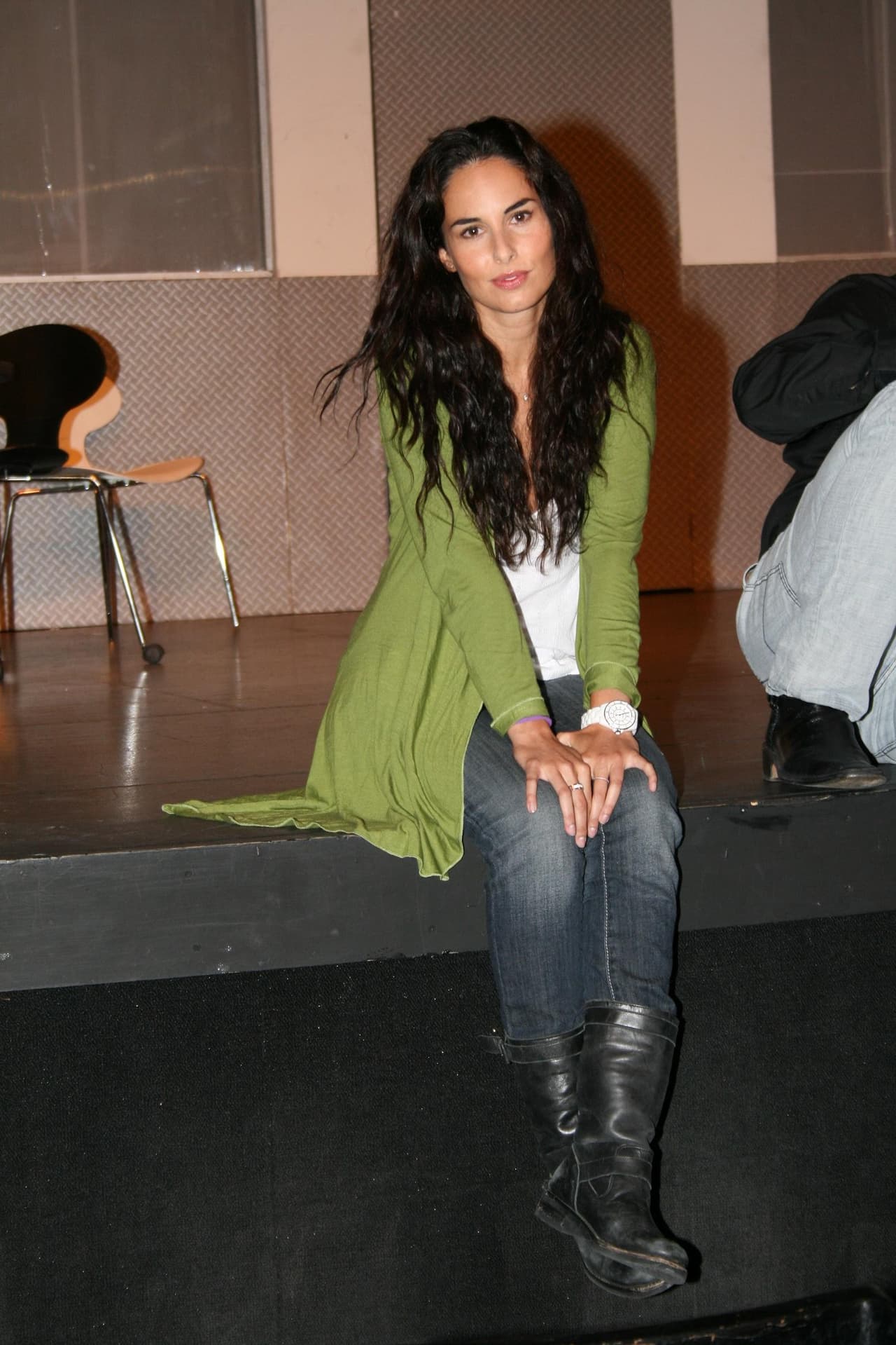 Desde 2018 Ana Serradilla mantiene una relación con el banquero mexicano, Raúl Martínez Ostos, que le pidió matrimonio a finales de 2019 y con quien se habría casado en estos meses, de no haber estallado el brote de coronavirus.