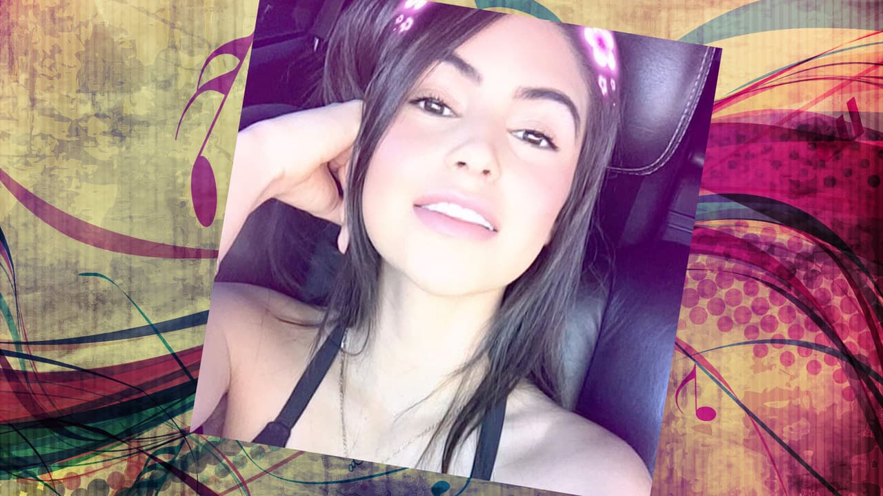 Lo único que sabemos de esta chica es que se llama Cristina Bernal, tiene más de 100 mil seguidores en Instagram y que comparte con Luis su gusto por la naturaleza. Es una chica muy hermosa y bueno, la envidia de todas nosotras. Yeap, we said it!