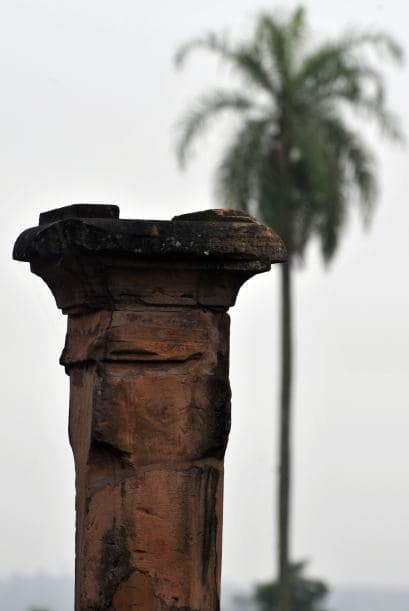 Además de los vestigios arqueológicos el paisaje que ofrece la ruta, rodeada de selva, enmarca el pasado histórico.