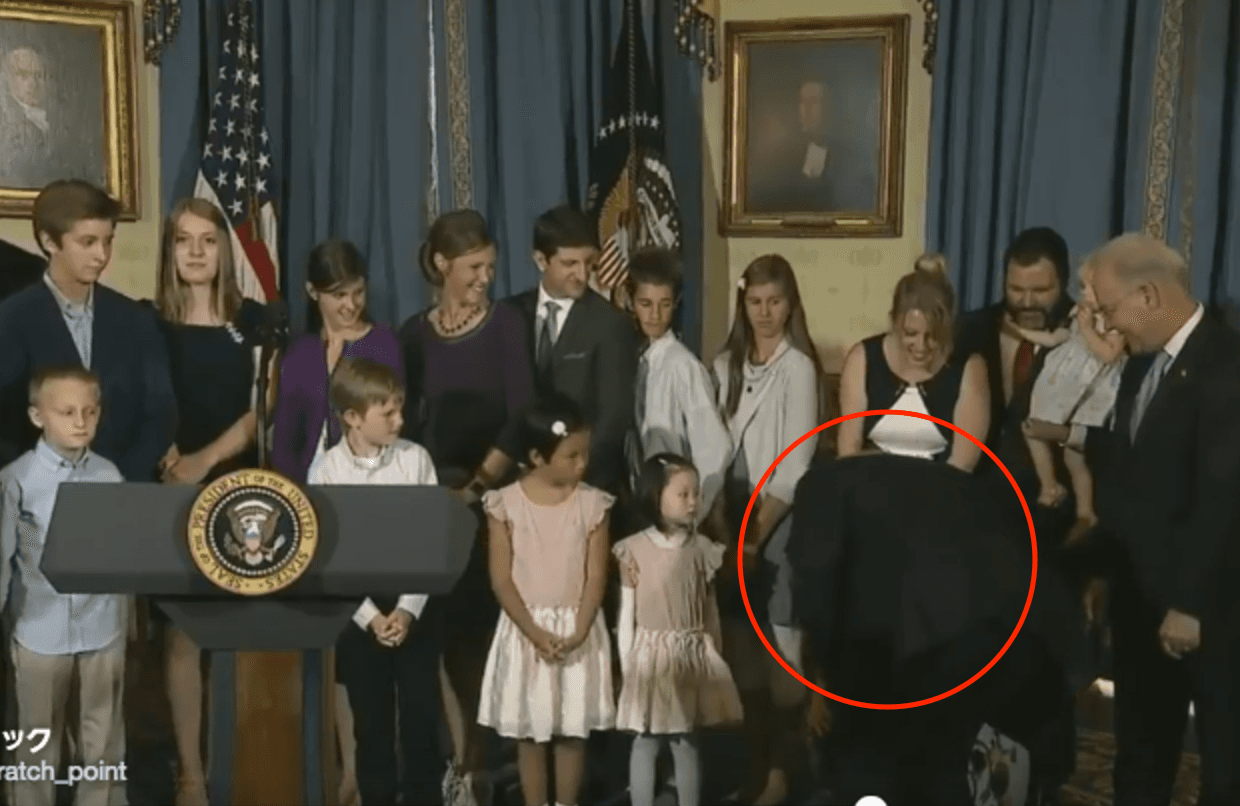 A pesar de las críticas que fueron lanzadas la semana pasada sobre el mandatario,, el video completo demuestra que saludó de manera especial a Monthy, el pequeño de 3 años en silla de ruedas.