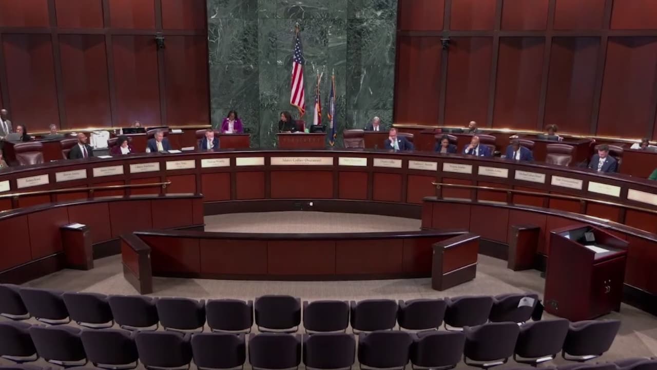 Concejal de Atlanta busca bloquear que ICE pueda abrir un centro de detención en la ciudad