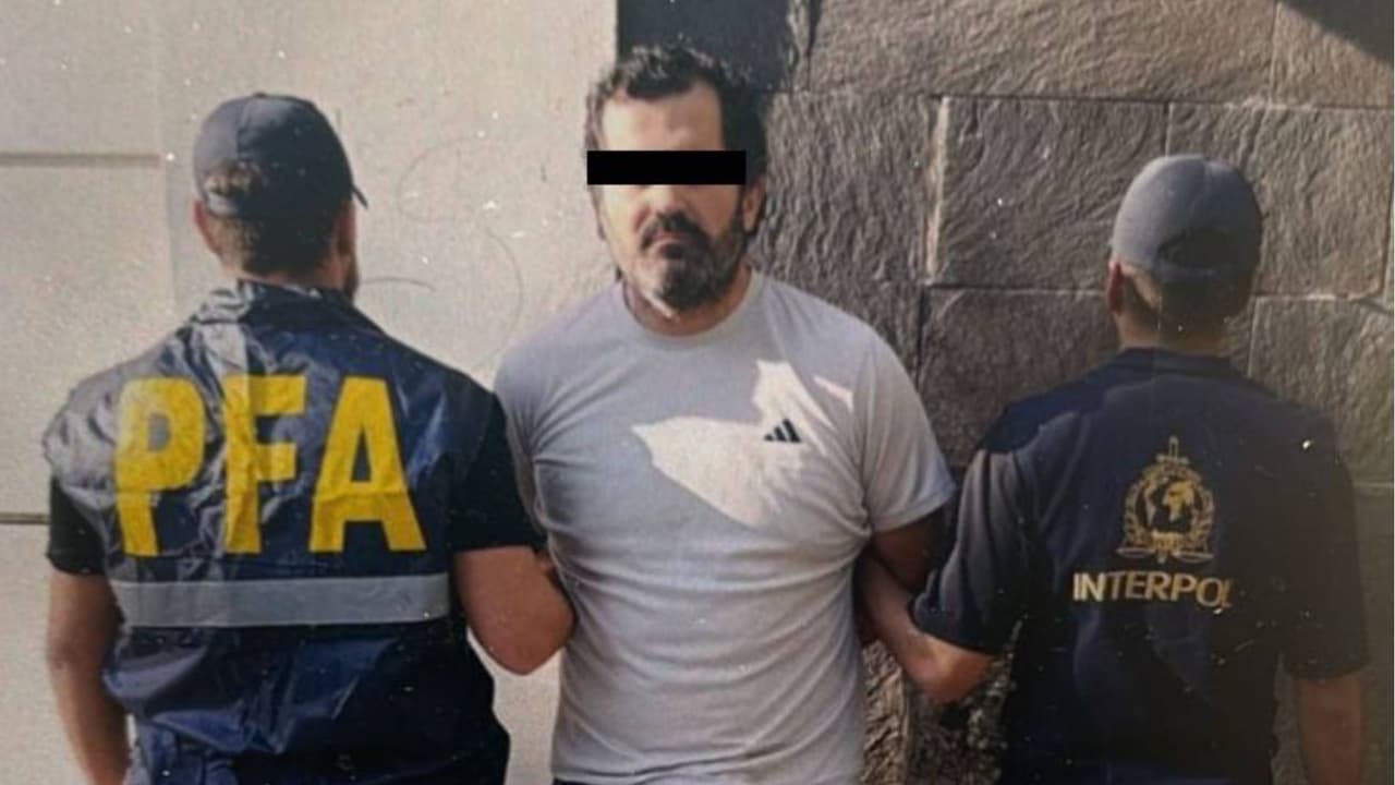 Detienen en Argentina a Fernando Farías Laguna, excontralmirante de la Marina mexicana vinculado a red de contrabando de hidrocarburos