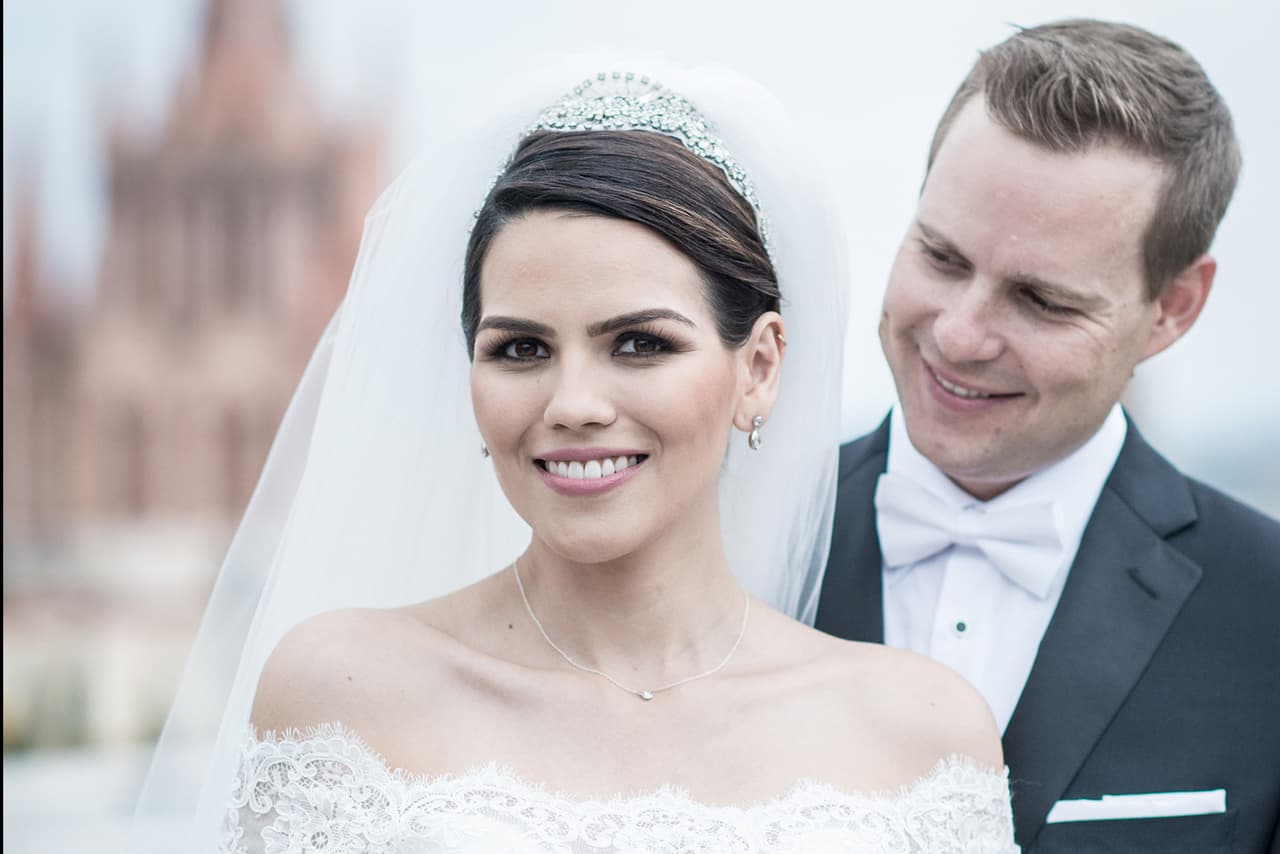 Como en cuento de hadas Karina Banda se casó en San Miguel de Allende