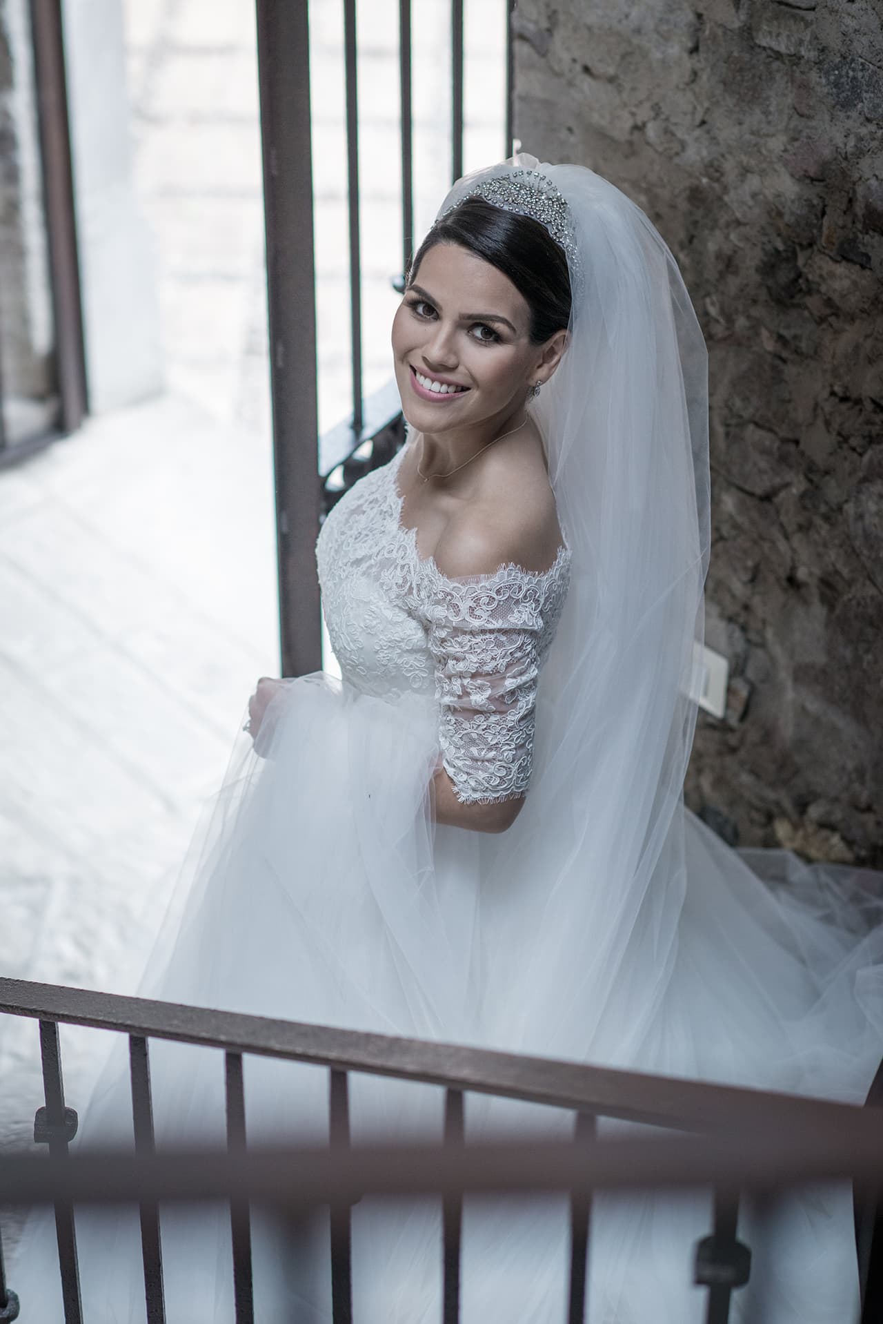 Karina Banda, presentadora de A Primera Hora, dio el sí en el altar. En una emotiva ceremonia religiosa, precedida por una colorida celebración por las calles de San Miguel de Allende en el estado de Guanajuato, México.
