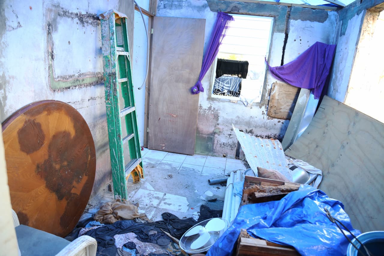 La familia fue afectada por los dos huracanes, primero Irma que tocó el norte de Puerto Rico y luego María, que daño la mayor parte de la isla.