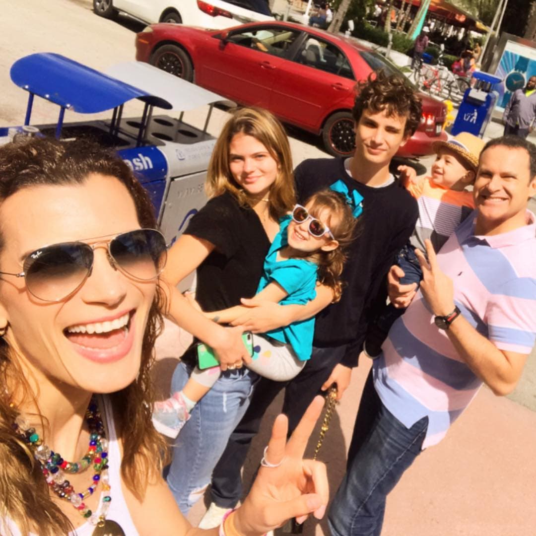 El presentador de Despierta América tiene cinco hijos, a quienes ama con locura, pero Michelle lo ha cautivado con su alegría y por las muchas ‘ocurrencias’ (como él le llama a sus travesuras) que le dan vida a su hogar.